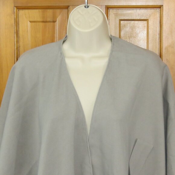 NWT FHQ Collection Grayish Taupe Wrap with Closure Size Medium - Picture 3 of 6